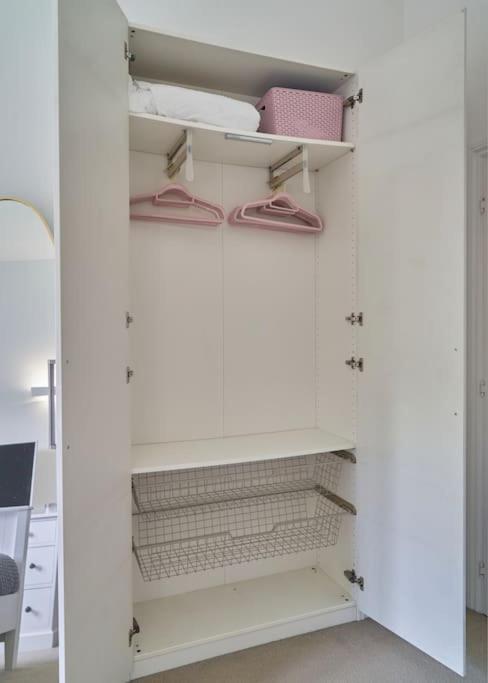 Stunning Luxury 2 Bed Apartment With En-Suite In Wokingham City Centre Eksteriør bilde