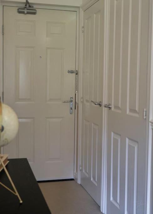 Stunning Luxury 2 Bed Apartment With En-Suite In Wokingham City Centre Eksteriør bilde